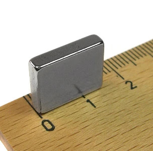 Cuboide magnetico 15,0 x 3,5 x 12,0 mm N35 nichel - aderenza 2,4 kg