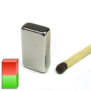 Cuboide magnetico 10,0 x 5,0 x 18,0 mm N45H nichel - aderenza 3,1 kg