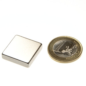 Cuboide magnetico 20,0 x 20,0 x 5,0 mm N45 nichel - aderenza 6 kg