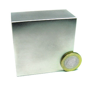 Cuboide magnetico 60,0 x 60,0 x 30,0 mm N45 nichel - aderenza 130 kg