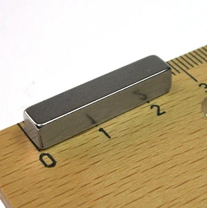 Cuboide magnetico 25,0 x 5,0 x 5,0 mm N42 nichel - aderenza 4 kg